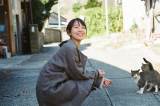 吉岡里帆、緊張が解けた素の笑顔