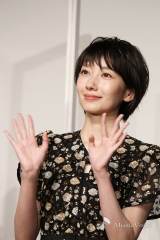 波瑠、きつね耳の次は「シマエナガ」帽子かぶる姿「癒される」「最高に可愛い」と反響