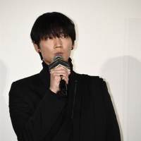 綾野剛、北川景子「ドクター・デスの遺産」公開記念舞台挨拶