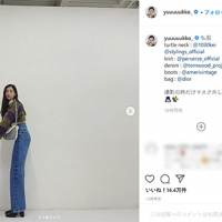 新木優子、フレアジーンズの私服