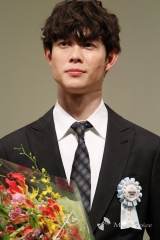 宮沢氷魚「いつかは海外に」、最優秀新進男優賞を受賞