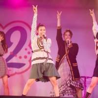 Girls２、初の生配信ライブ　仕掛けが満載なステージで魅了