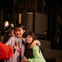 Girls２、初の生配信ライブ　仕掛けが満載なステージで魅了