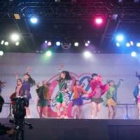 Girls２、初の生配信ライブ　仕掛けが満載なステージで魅了