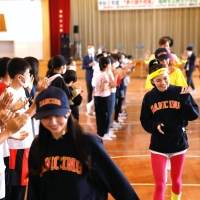 黒木啓司×NESMITH×Girls2メンバー福岡市で「夢の課外授業」