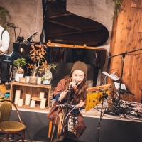 NakamuraEmi「頑張る皆さんのそばに」Acoustic ver.で魅せた楽曲の深淵