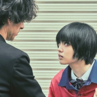 『さんかく窓の外側は夜』場面写真公開