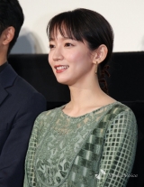 吉岡里帆、初挑戦の母親役「分からないことだらけだった」