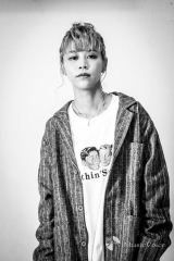 ロザリーナ「自分の声は嫌いだった」西野亮廣らが絶賛する歌声の持ち主の素顔