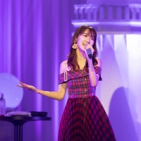 柏木由紀、初のディナーショーで「夢中にさせちゃうぞっ」