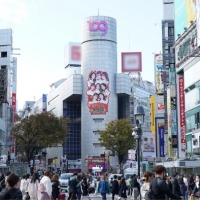 NiziU、デビュー記念　東京スカイツリー特別ライティング点灯