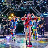 LiSA「今日をもっともっと超えて行け」変幻自在な演出歌唱で魅了