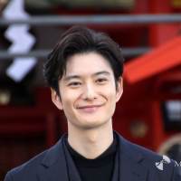 志尊淳、岡田将生、平手友梨奈『さんかく窓の外側は夜』