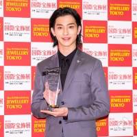 横浜流星「日本ジュエリーベストドレッサー賞表彰式」