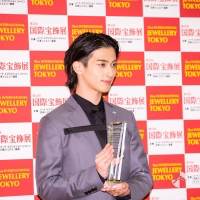 横浜流星「日本ジュエリーベストドレッサー賞表彰式」