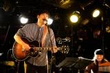 浜端ヨウヘイ、デビュー２周年記念配信ライブでみせた大きな希望
