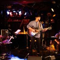 浜端ヨウヘイ、デビュー２周年記念配信ライブでみせた大きな希望