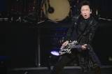布袋寅泰、40周年アニバーサリー生配信ライブに吉井和哉サプライズ出演