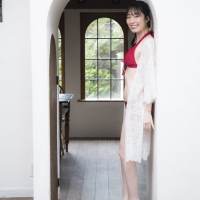 松井咲子1st写真集重版決定