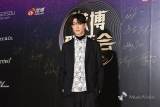 宮沢氷魚、レッドカーペットで甘い表情