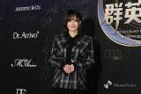山本彩、笑顔でレッドカーペット　大人っぽさも