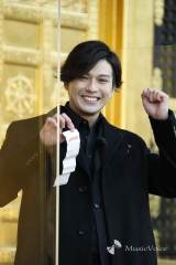 新田真剣佑、大吉引き当て「嬉しいな」　上野東照宮で大ヒット祈願