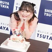 AKB48横山結衣、1st写真集が発売前重版