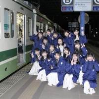 STU48、豪華リリイベ　STU号から路面電車　広島駅でもパフォーマンス