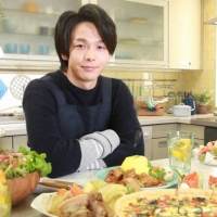 中村倫也、初挑戦の料理番組でMC