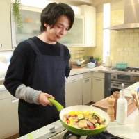 中村倫也、初挑戦の料理番組でMC