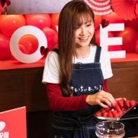 倉木麻衣、“ハジメテ”のチョコレートスイーツ作り披露