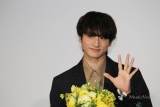 小関裕太、“三角関係”に気づいたら「振り向いてもらうためにバラを…」