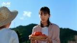新垣結衣・中村倫也、大自然のなかでリラックス　「アサヒ十六茶」新CM