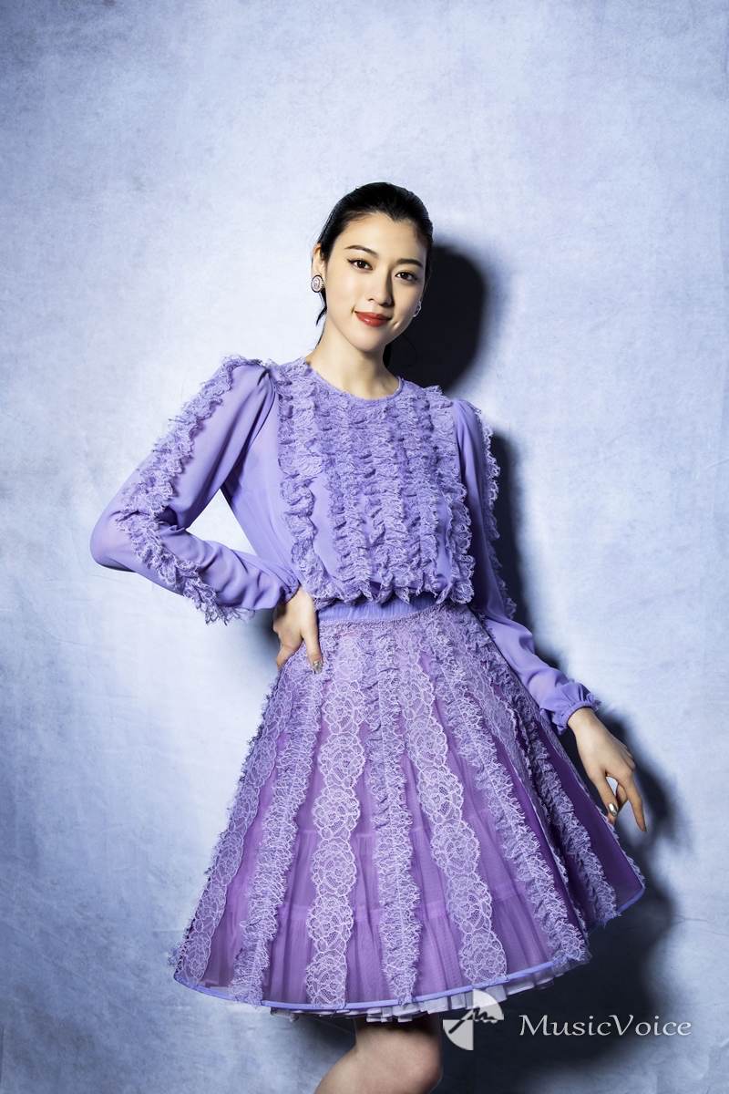 三吉彩花