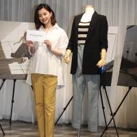 朝比奈彩、洋服コレクション初世界同時発売