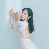 吉岡里帆、美谷間あらわカバー