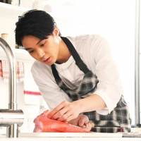 主夫・磯村勇斗の完璧ショット公開