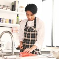 主夫・磯村勇斗の完璧ショット公開