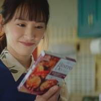 新垣結衣、手際良く料理