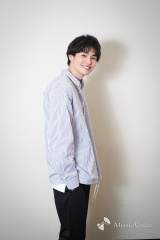 西垣匠、フェンシングで培った本番強さ　東宝芸能が送り出す男性俳優の素顔