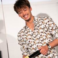藤原竜也、竹内涼真『太陽は動かない』公開御礼舞台挨拶