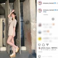 江野沢愛美、ミニボトムからのぞく美脚に「スタイル良すぎ」