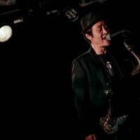 堂珍嘉邦、配信ライブで魅せた「音の感情表現」
