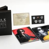 松本孝弘、プロ・ギタリスト活動40周年記念アーティストブック発売決定