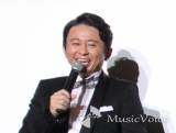 有吉弘行、藤井フミヤと「白い雲のように」デュエットで感極まる：紅白