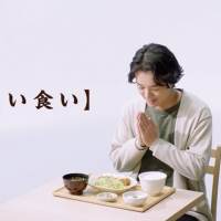 染谷将太、チキン南蛮定食を豪快に