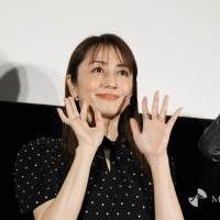 矢田亜希子・中川大志『砕け散るところを見せてあげる』公開記念舞台挨拶