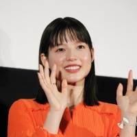 堤真一・石井杏奈『砕け散るところを見せてあげる』公開記念舞台挨拶