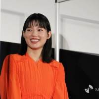 堤真一・石井杏奈『砕け散るところを見せてあげる』公開記念舞台挨拶