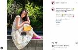 koki,、リゾート感ワンピで「日向ぼっこ」